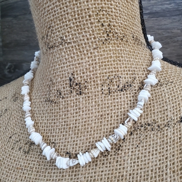 Seashells Necklace Unique Beach Ocean White Tan - Picture 1 of 8
